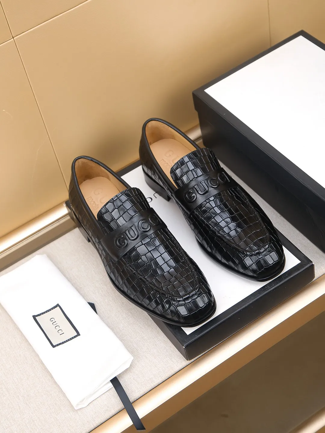 Men's men's shoes 💰460 🆘【GUCCI】Gucci ·🐂里· Hot-selling beanie shoes, top brand luxury, top quality, latest fashion beanie shoes.. The upper is made of original high mercerized smooth cow suede. (Full top layer water-dyed 🐂 leather and lining). The original stylish and stylish soft rubber wear-resistant and non-slip outsole is light and comfortable on the foot, available in 2 colors! Matching code: 39-44 (customized at 38.45.46.47)